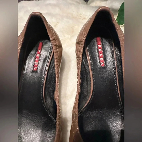 Prada patent leather buckle pumps size 38 - Picture 11 of 16